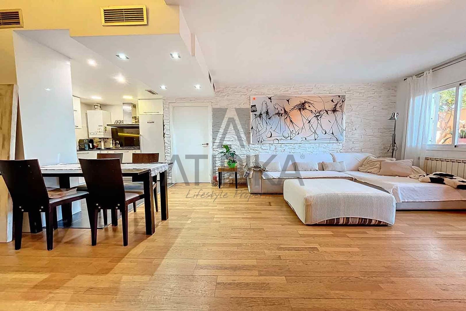 4 soveværelse Lejlighed til salg i Sitges med swimmingpool - € 645.000 (Ref: 8017432)