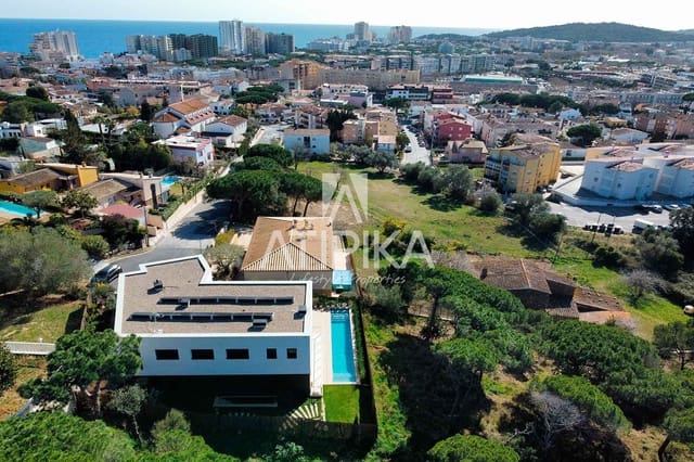 6 bedroom Villa for rent in Platja d'Aro, Castell-Platja d'Aro - € 9,900 (Ref: 8037957)