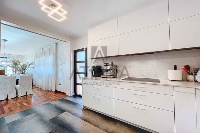 5 bedroom Villa for sale in Castelldefels - € 1,390,000 (Ref: 8101221)