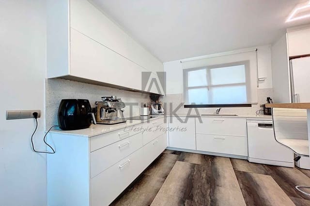 5 bedroom Villa for sale in Castelldefels - € 1,390,000 (Ref: 8101221)