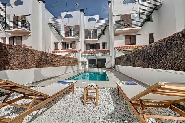 4 bedroom Villa for sale in Sitges with pool - € 1,100,000 (Ref: 8147990)