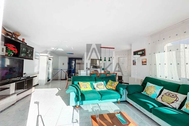 5 makuuhuone Huvila myytävänä paikassa Sitges mukana uima-altaan - 1 200 000 € (Ref: 8147991)