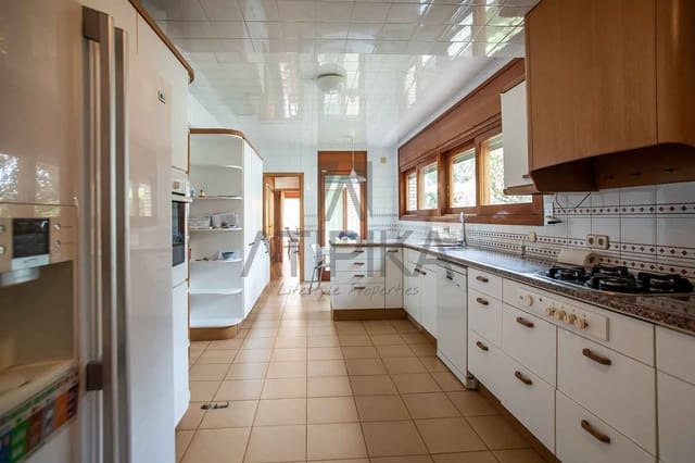 6 soveværelse Villa til salg i Esplugues de Llobregat - € 2.450.000 (Ref: 8153084)