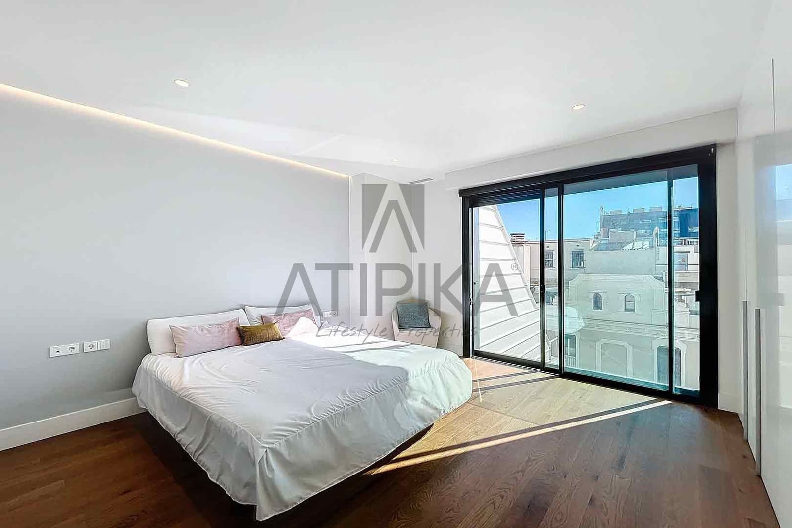 3 soveværelse Penthouse til salg i Barcelona by med swimmingpool - € 2.100.000 (Ref: 8267523)