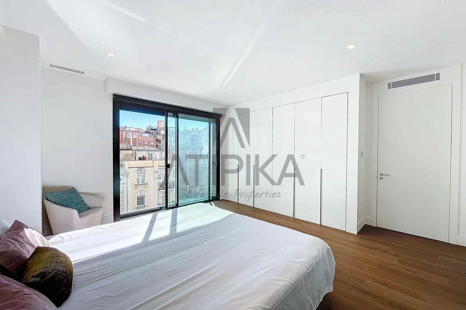 3 soveværelse Penthouse til salg i Barcelona by med swimmingpool - € 2.100.000 (Ref: 8267523)