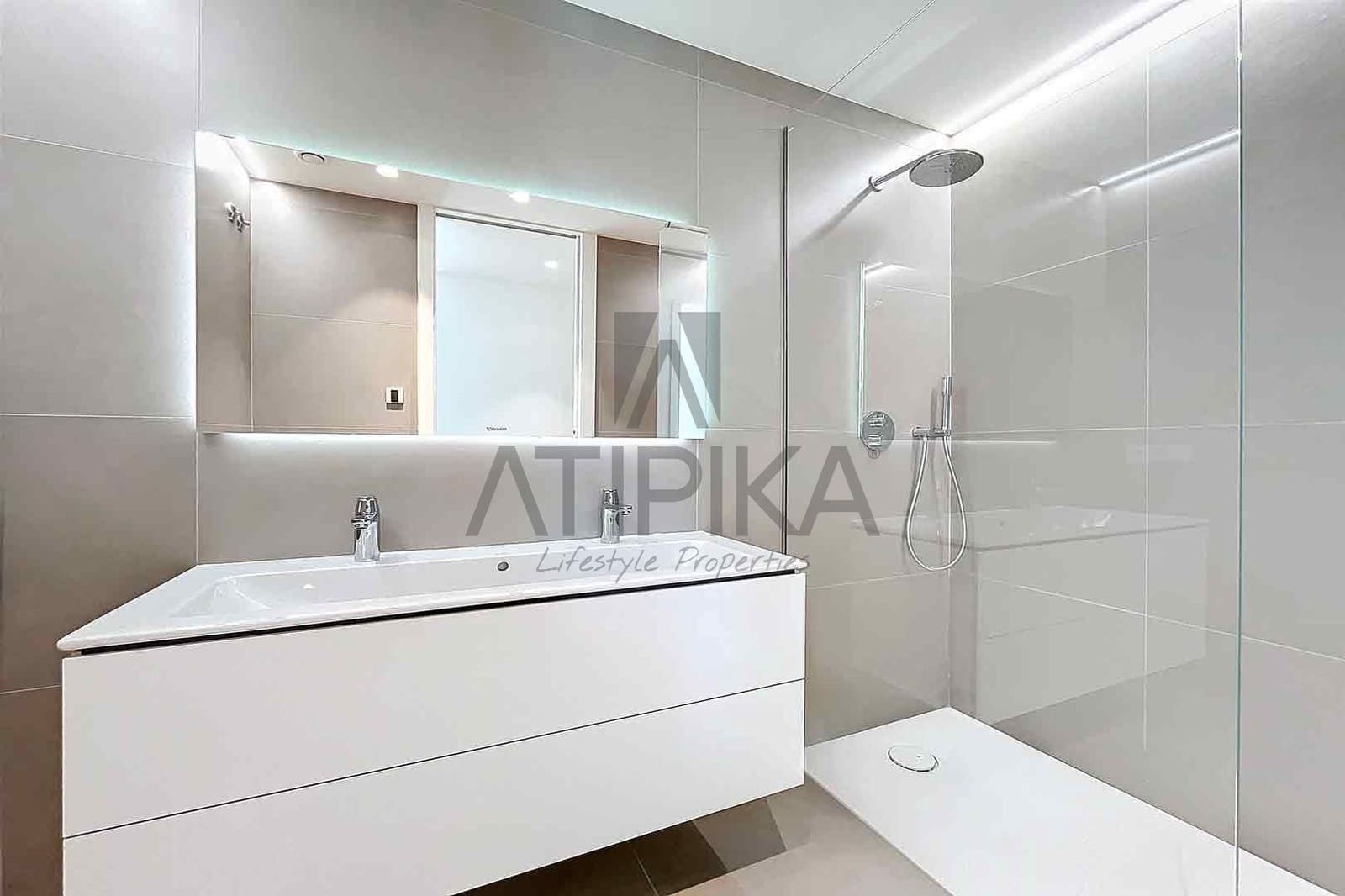 3 soveværelse Penthouse til salg i Barcelona by med swimmingpool - € 2.100.000 (Ref: 8267523)