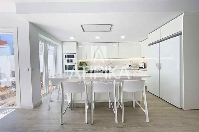 4 soveværelse Villa til salg i Mahón / Maó - € 650.000 (Ref: 8267525)