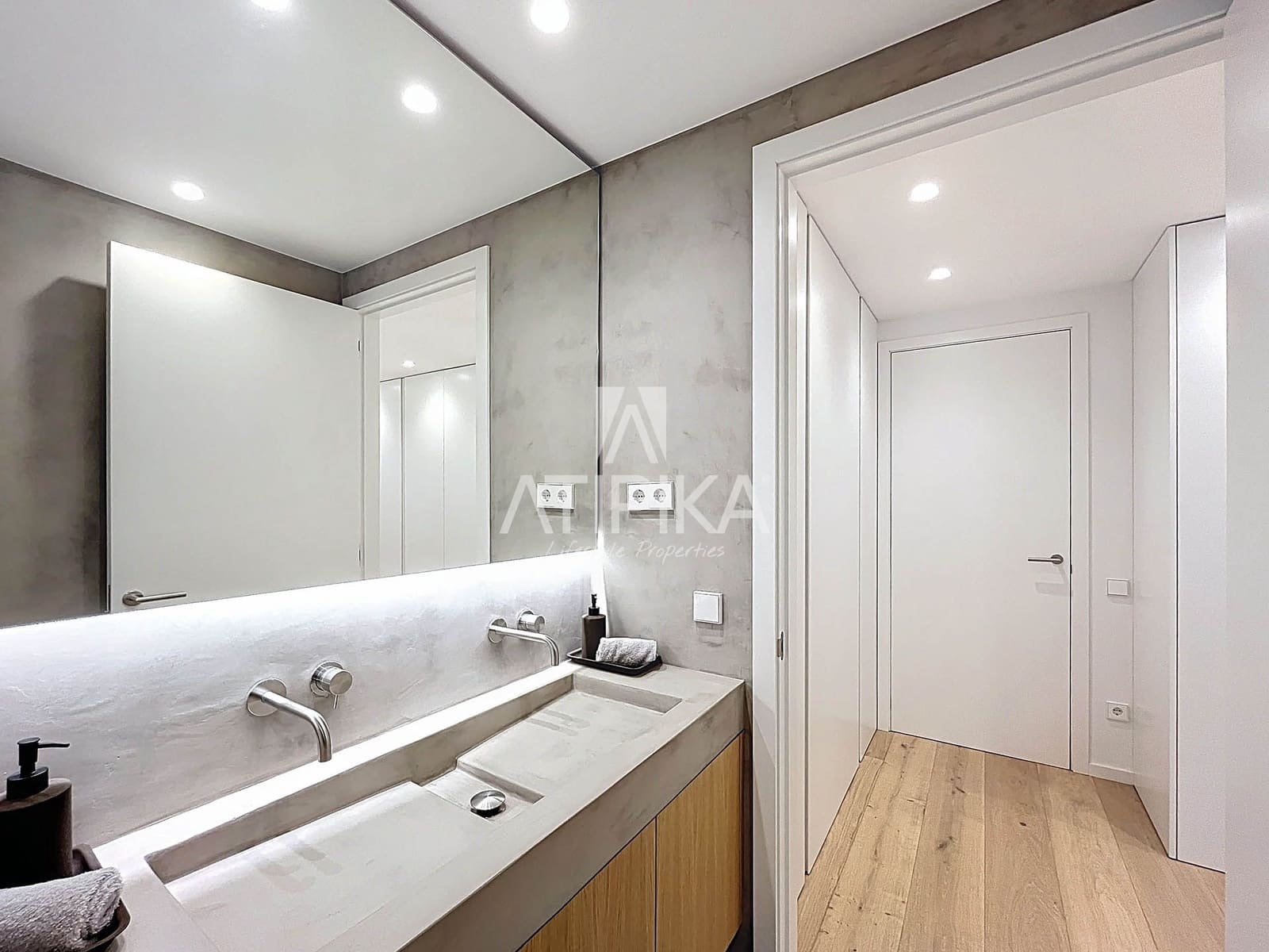 4 sypialnia Apartament na sprzedaż w Miasto Barcelona z basenem - 2 755 000 € (Ref: 8327125)