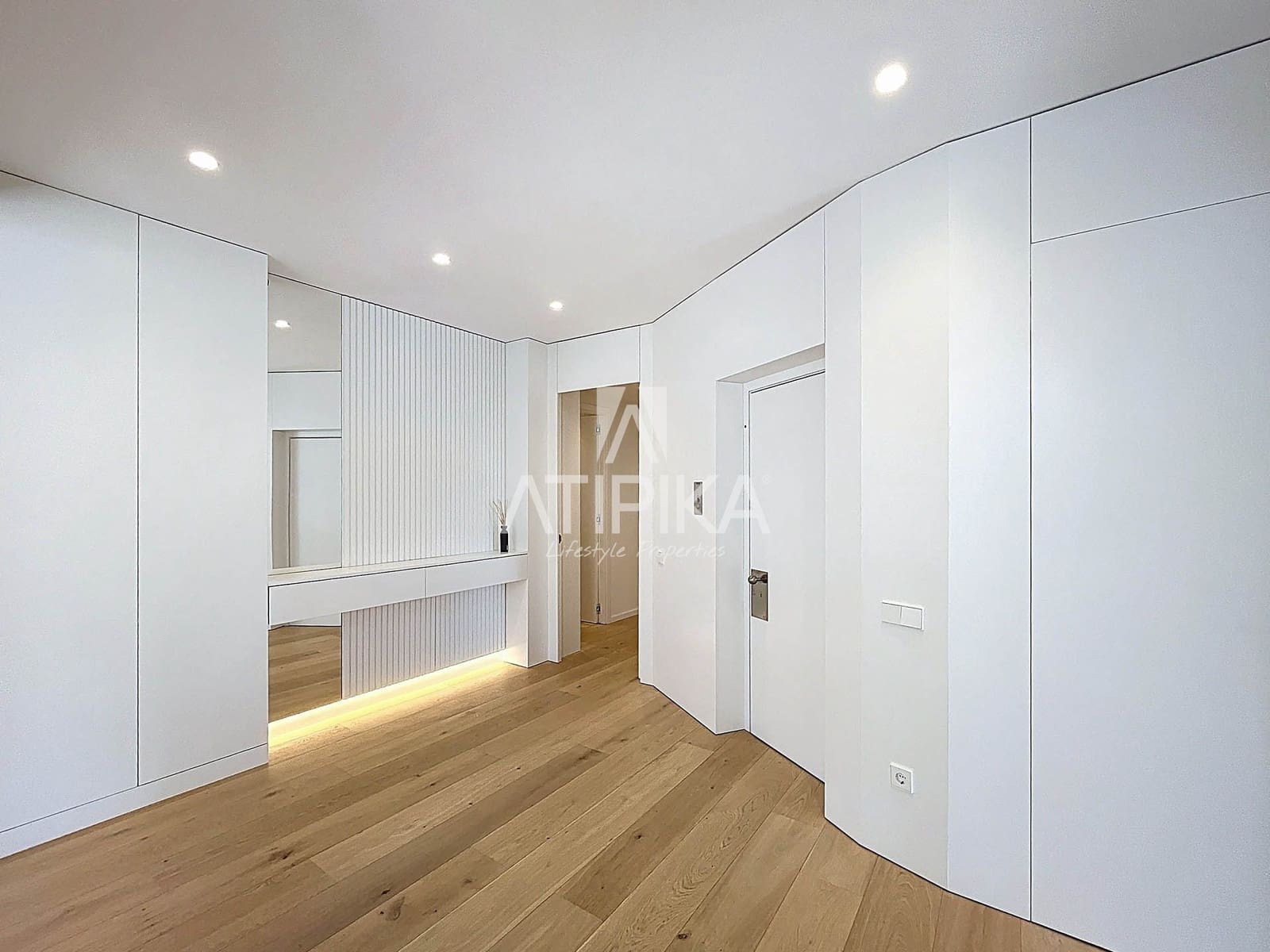 4 sypialnia Apartament na sprzedaż w Miasto Barcelona z basenem - 2 755 000 € (Ref: 8327125)