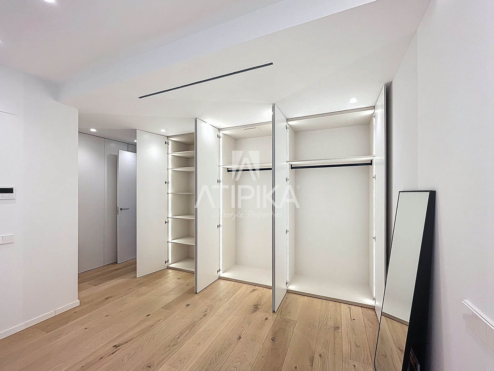 4 sypialnia Apartament na sprzedaż w Miasto Barcelona z basenem - 2 755 000 € (Ref: 8327125)