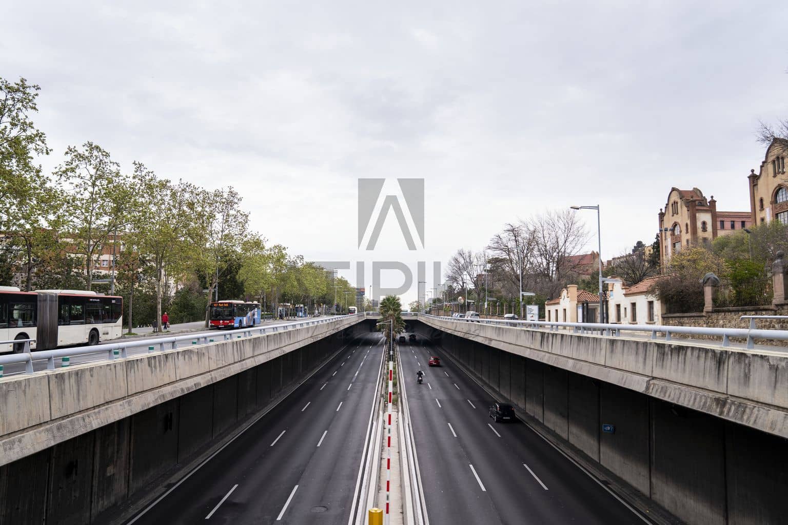 3 bedroom Apartment for sale in Barcelona city with pool - € 590,000 (Ref: 8406755)