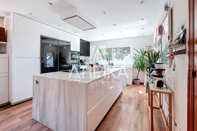 8 soverom Villa til salgs i Castelldefels med svømmebasseng - € 1 445 000 (Ref: 8441487)