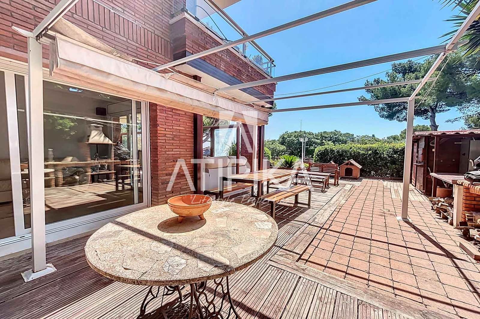 8 soveværelse Villa til salg i Castelldefels med swimmingpool - € 1.445.000 (Ref: 8441487)