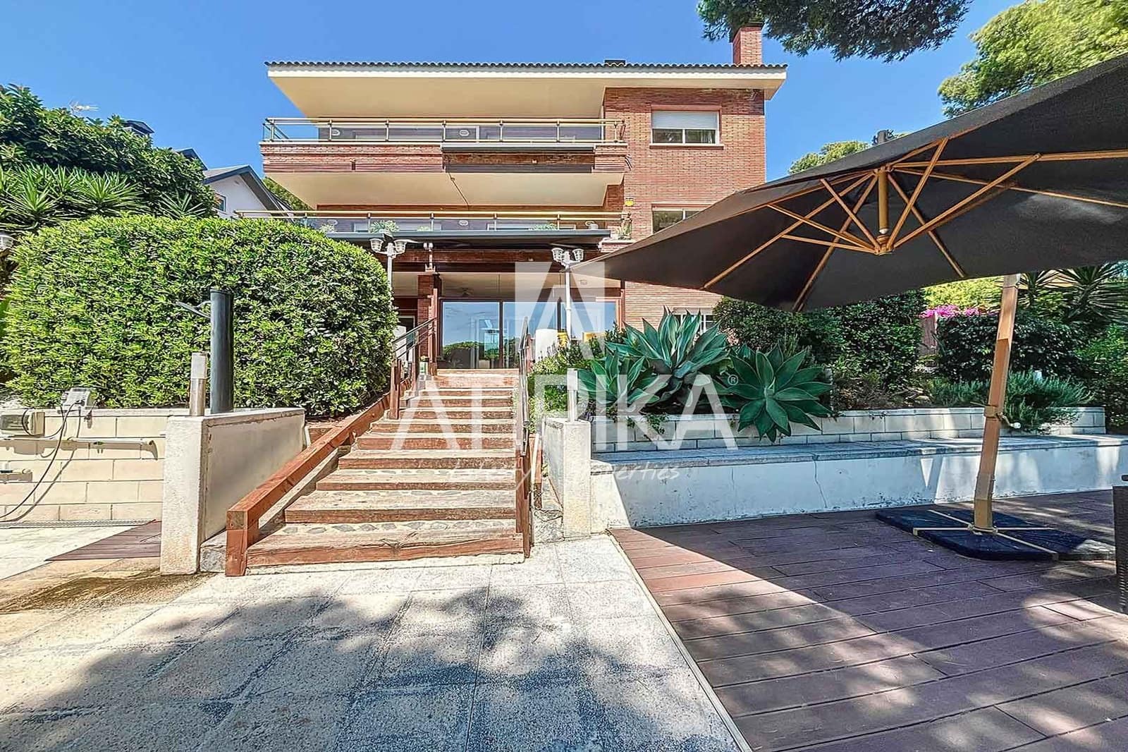 8 soveværelse Villa til salg i Castelldefels med swimmingpool - € 1.445.000 (Ref: 8441487)