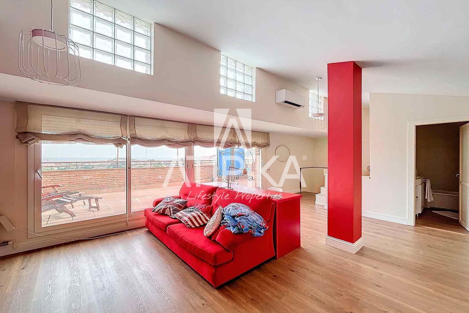 5 bedroom Apartment for sale in Tiana with pool - € 660,000 (Ref: 8478908)