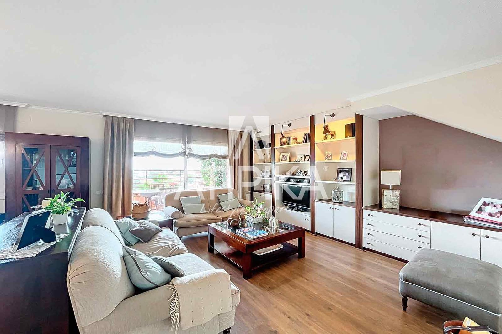 5 bedroom Apartment for sale in Tiana with pool - € 660,000 (Ref: 8478908)