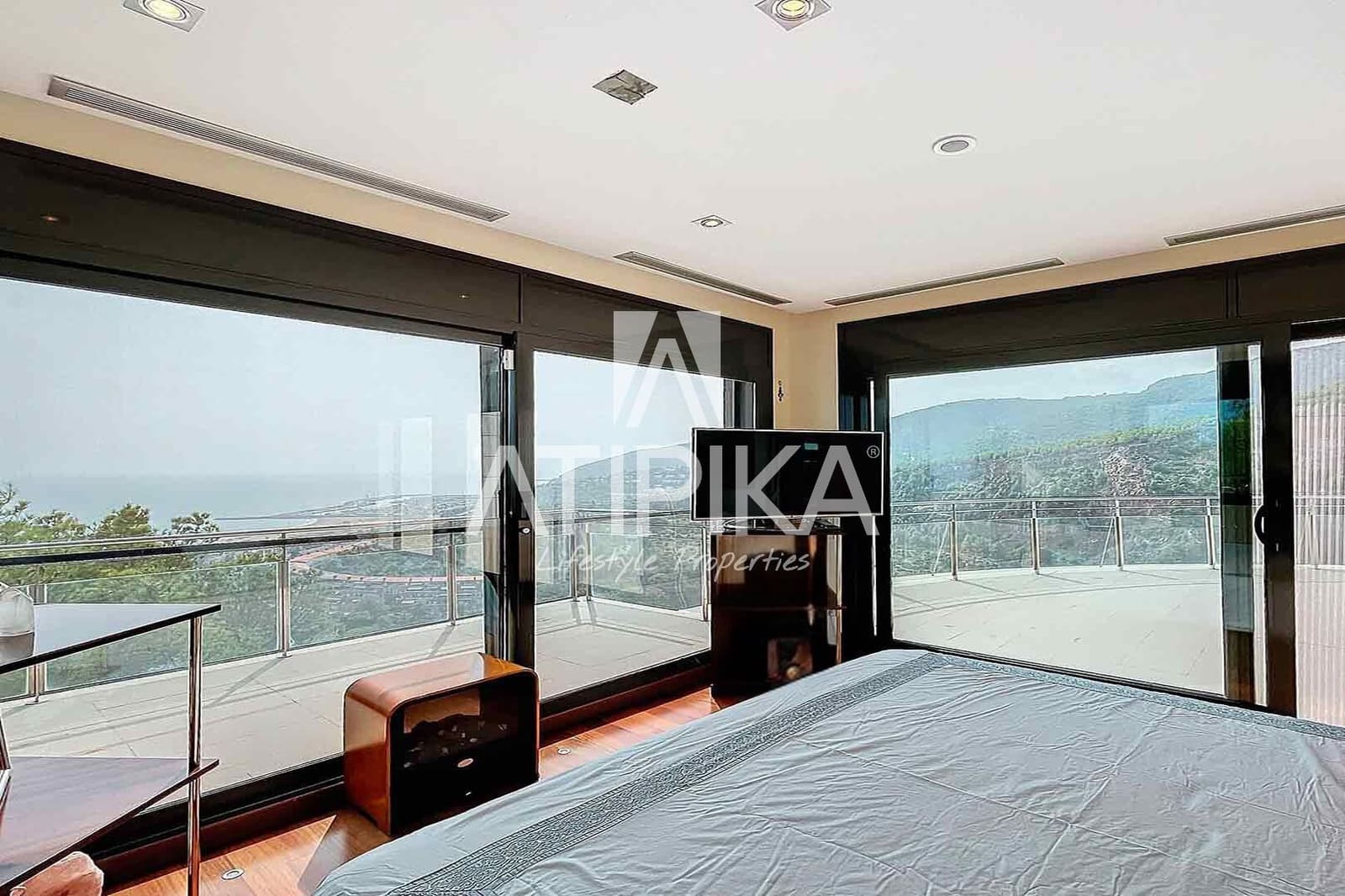 8 bedroom Villa for rent in Castelldefels with pool - € 12,000 (Ref: 8490630)