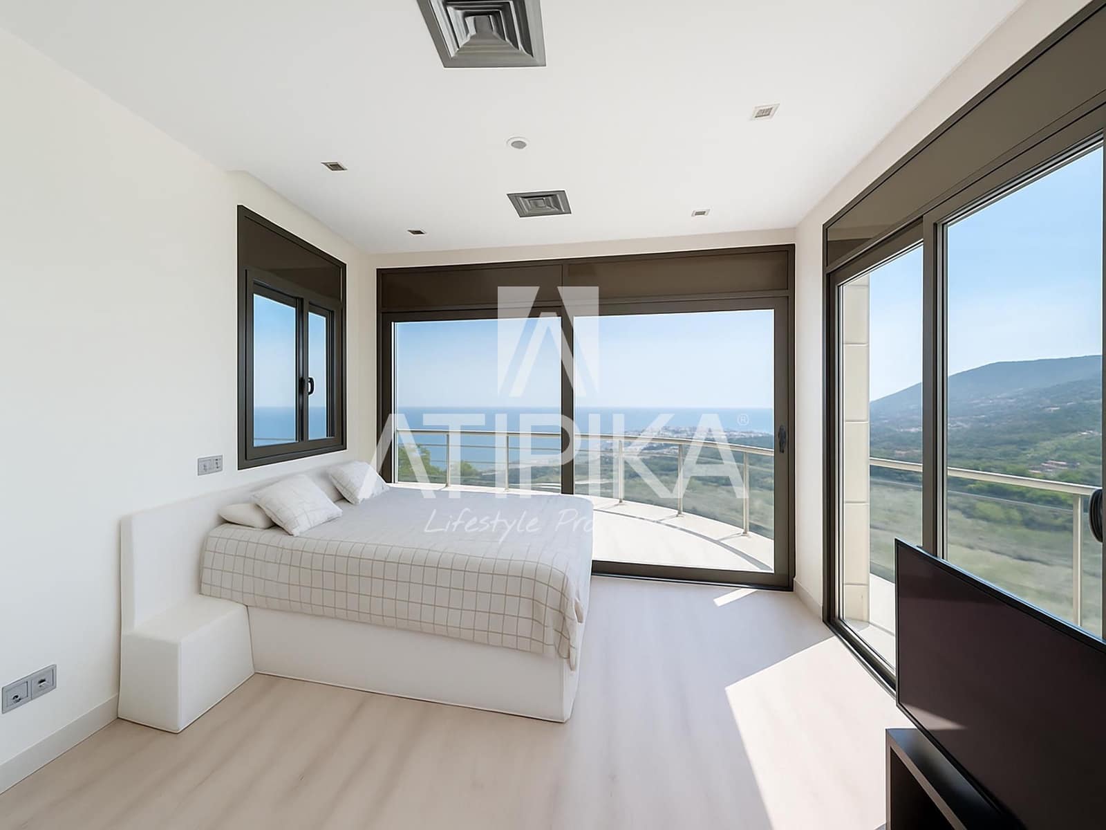 8 bedroom Villa for rent in Castelldefels with pool - € 12,000 (Ref: 8490630)