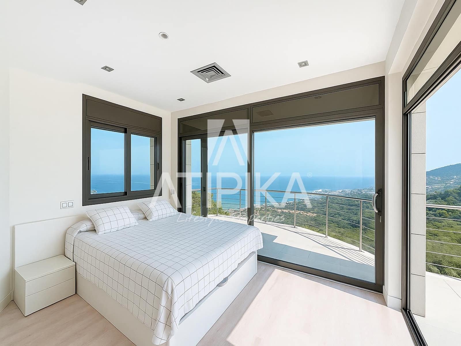 8 bedroom Villa for rent in Castelldefels with pool - € 12,000 (Ref: 8490630)