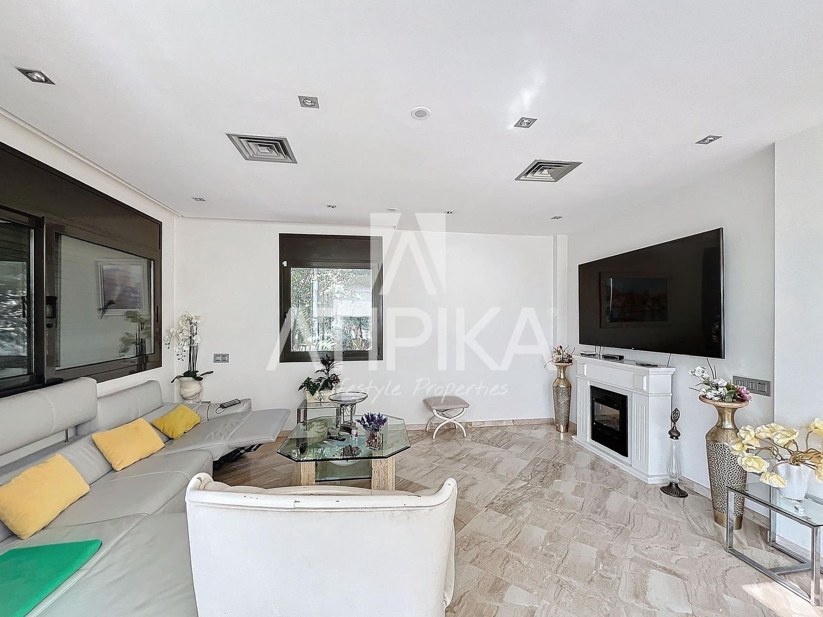 8 bedroom Villa for rent in Castelldefels with pool - € 12,000 (Ref: 8490630)