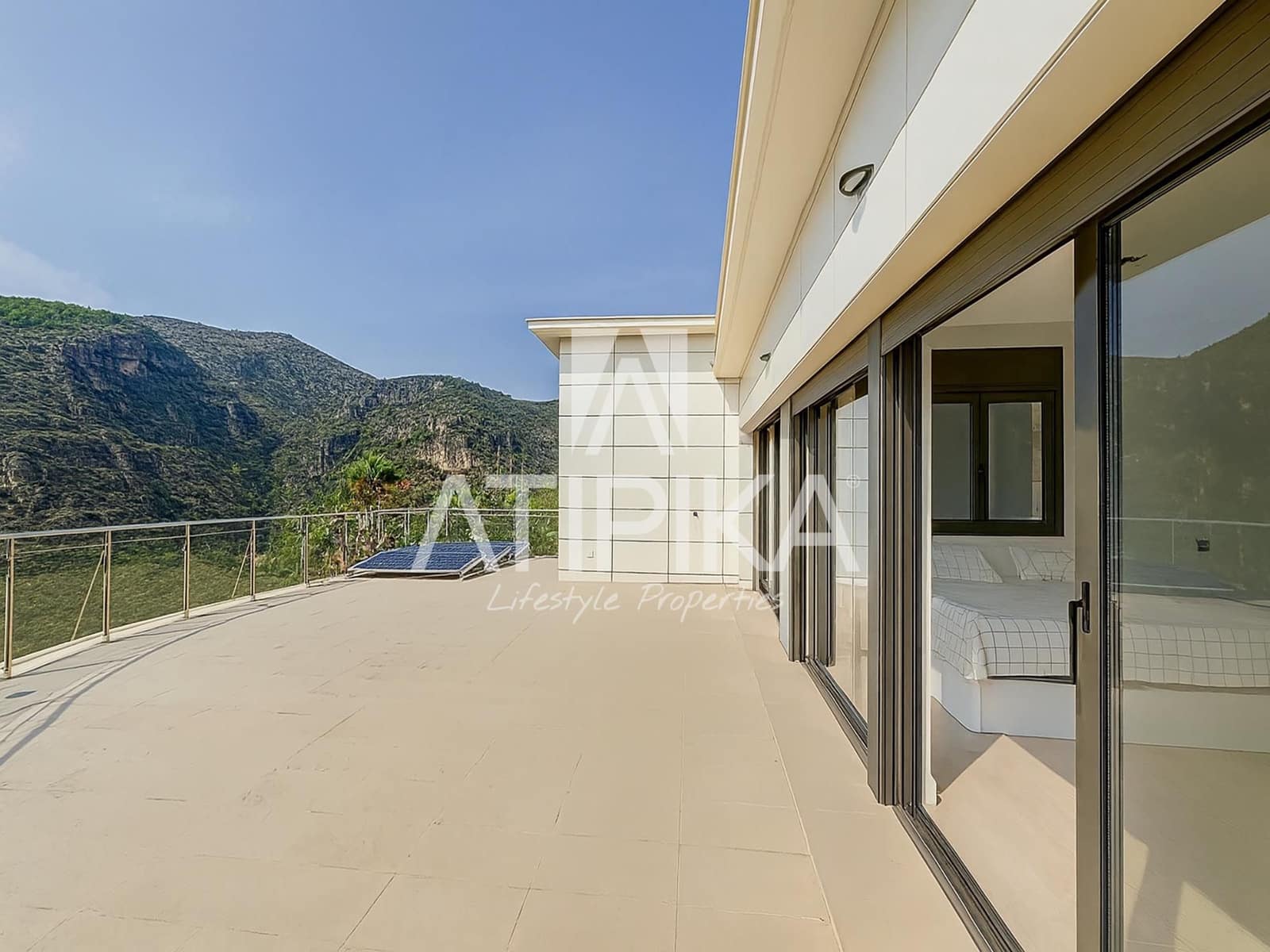 8 bedroom Villa for rent in Castelldefels with pool - € 12,000 (Ref: 8490630)