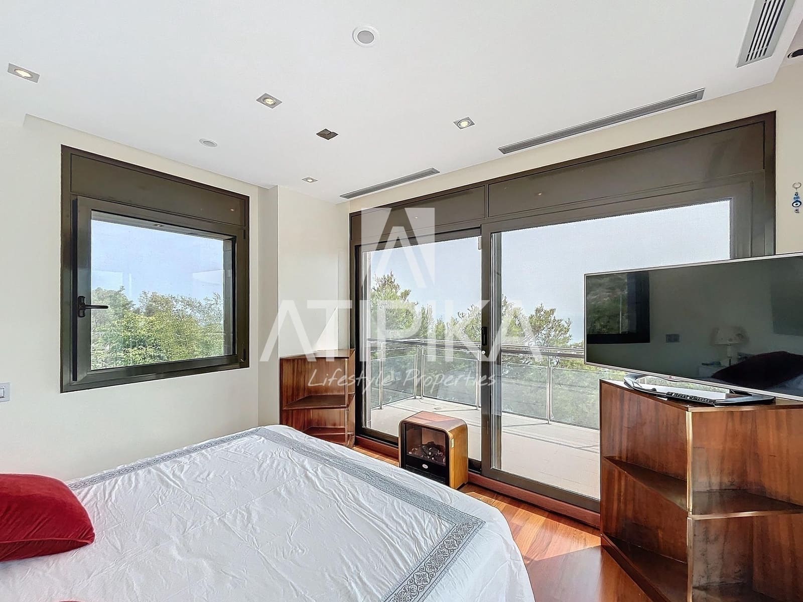 8 bedroom Villa for rent in Castelldefels with pool - € 12,000 (Ref: 8490630)