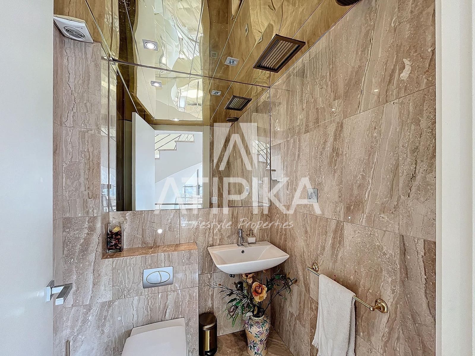 8 bedroom Villa for rent in Castelldefels with pool - € 12,000 (Ref: 8490630)