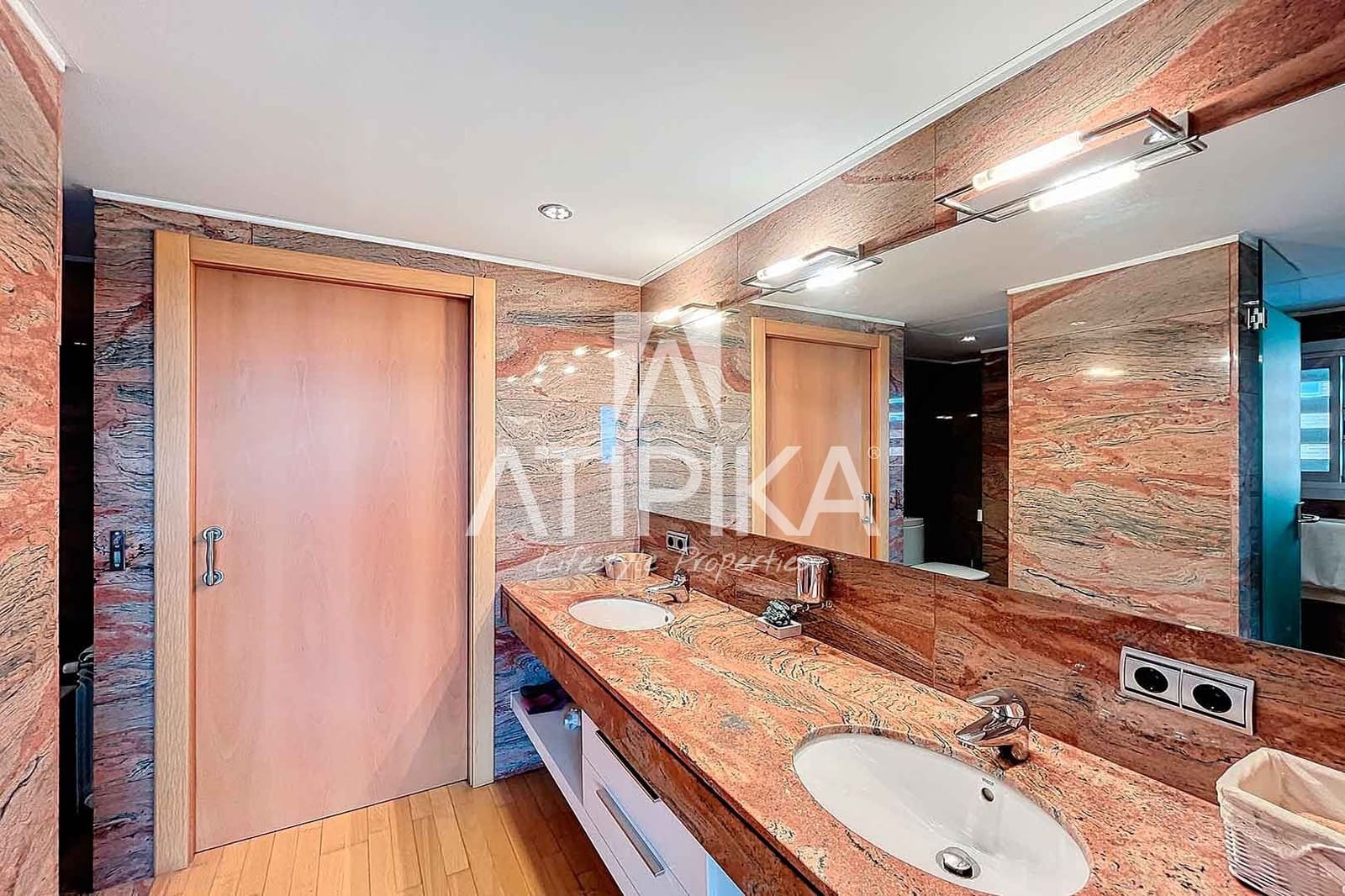 4 slaapkamer Villa te koop in Barcelona stad - € 1.950.000 (Ref: 8536239)