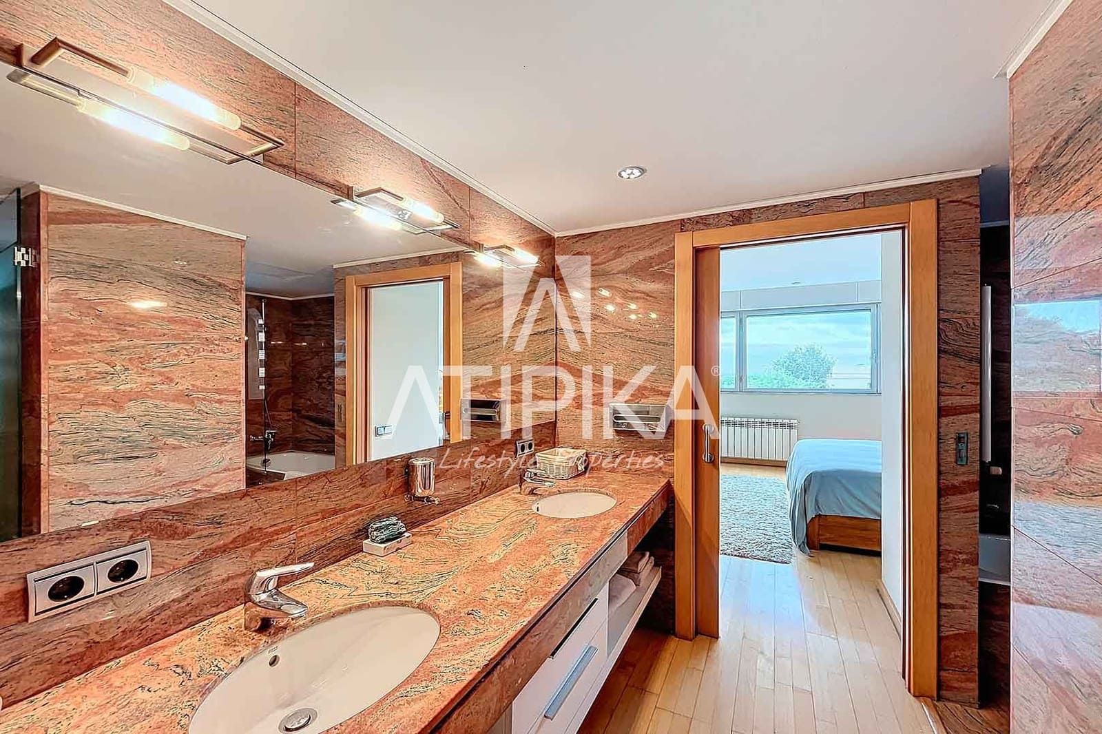 4 slaapkamer Villa te koop in Barcelona stad - € 1.950.000 (Ref: 8536239)