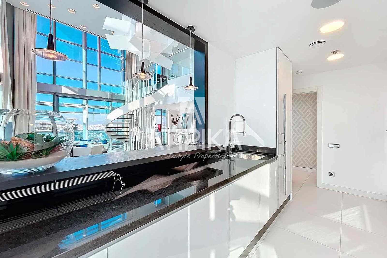 2 soveværelse Penthouse til salg i Barcelona by med swimmingpool - € 1.850.000 (Ref: 8596936)