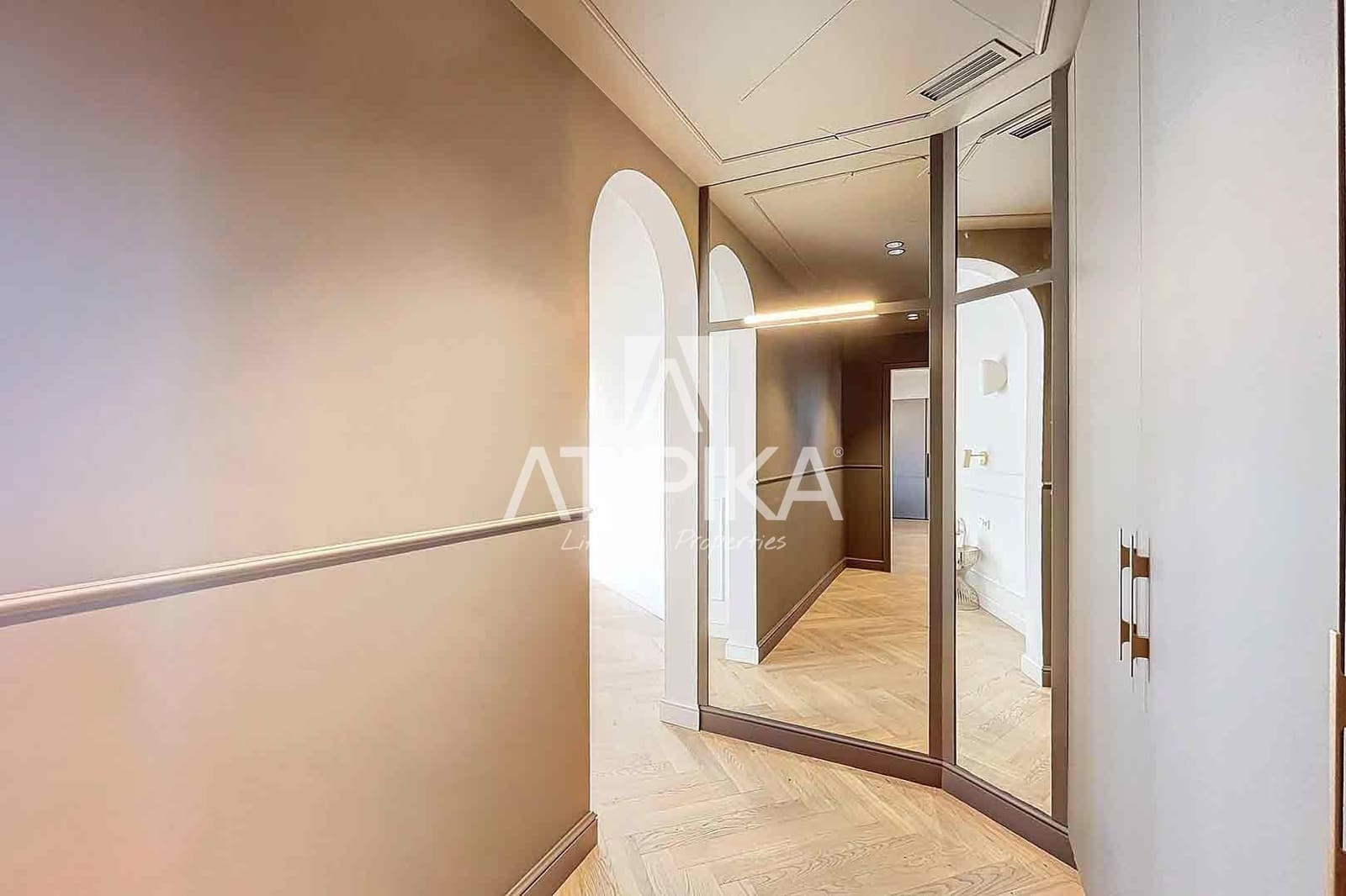 2 bedroom Apartment for sale in Barcelona city - € 775,000 (Ref: 8656007)