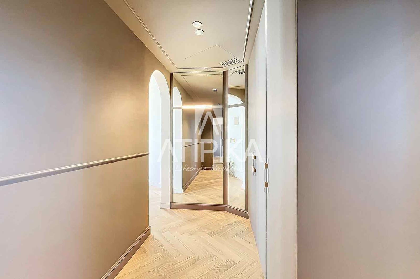 2 bedroom Apartment for sale in Barcelona city - € 775,000 (Ref: 8656007)