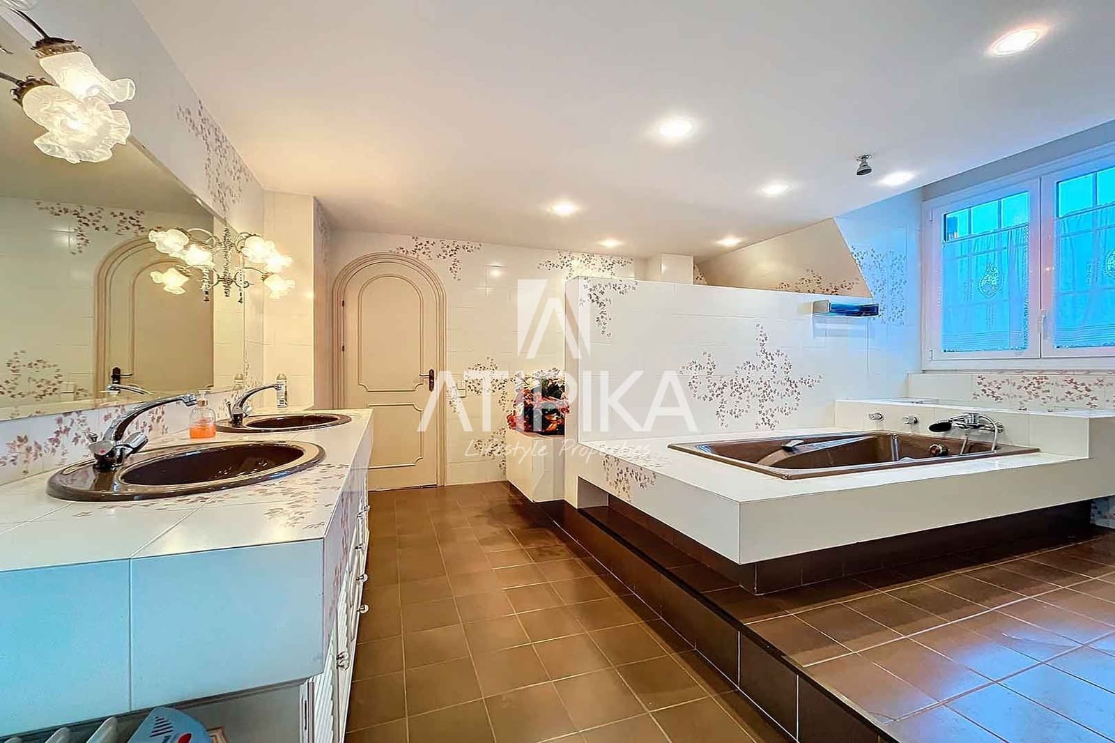 7 makuuhuone Huvila vuokrattavana paikassa Gava mukana uima-altaan - 6 000 € (Ref: 8721691)