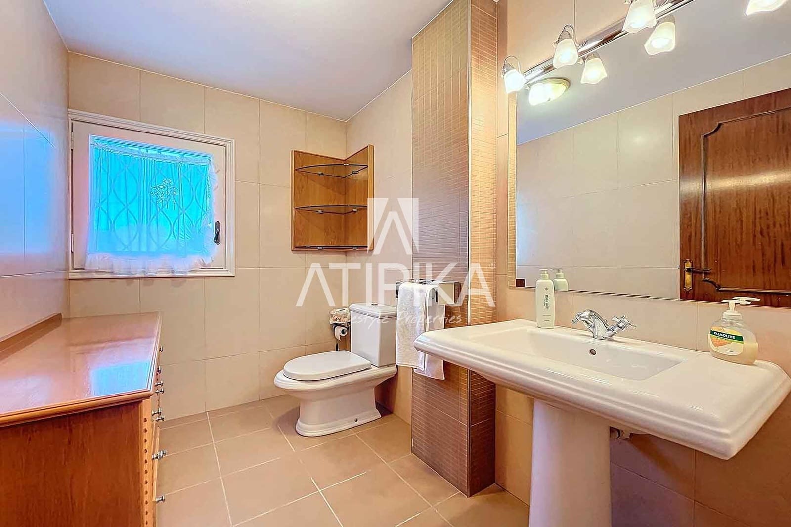 7 makuuhuone Huvila vuokrattavana paikassa Gava mukana uima-altaan - 6 000 € (Ref: 8721691)