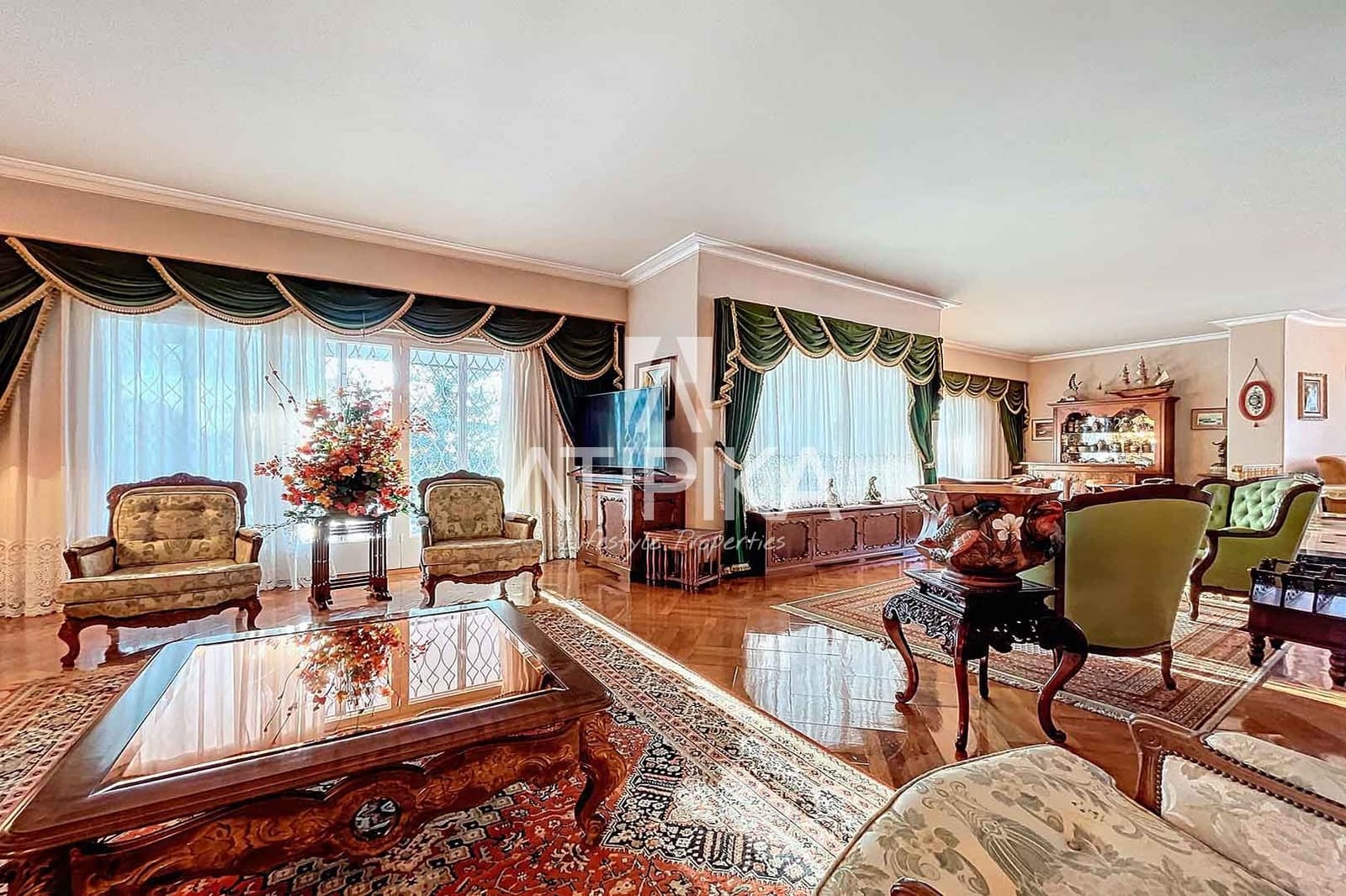 7 makuuhuone Huvila vuokrattavana paikassa Gava mukana uima-altaan - 6 000 € (Ref: 8721691)