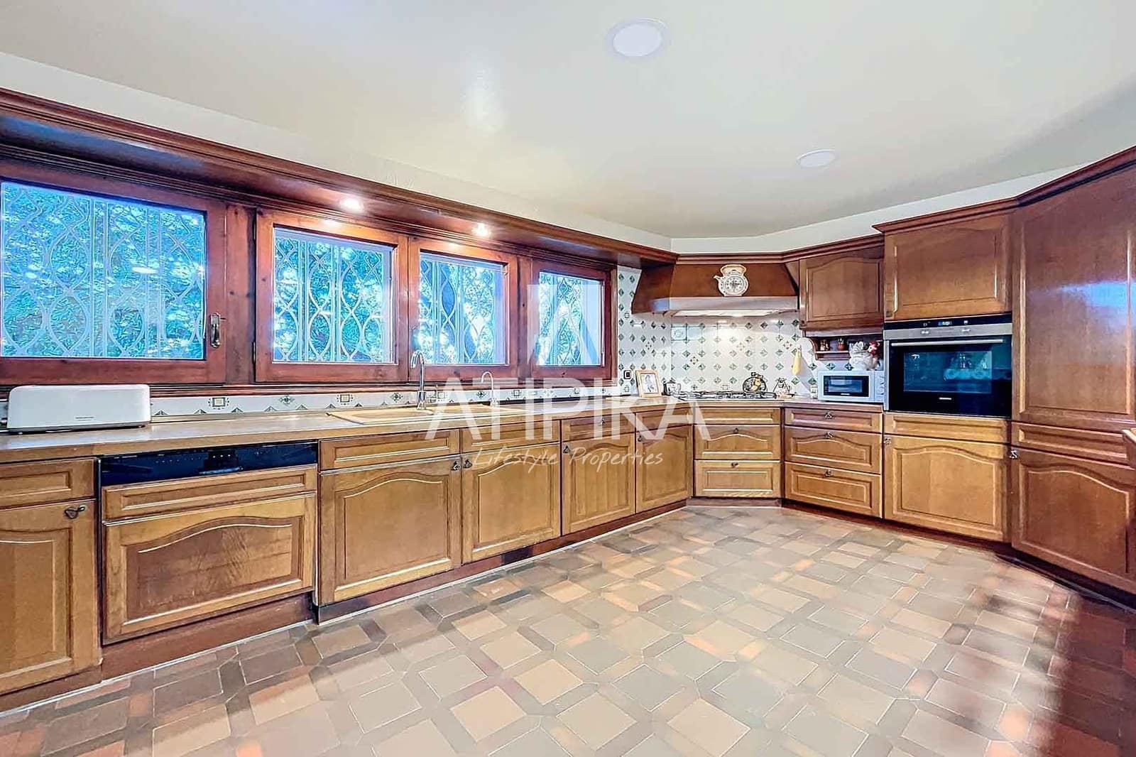 7 makuuhuone Huvila vuokrattavana paikassa Gava mukana uima-altaan - 6 000 € (Ref: 8721691)