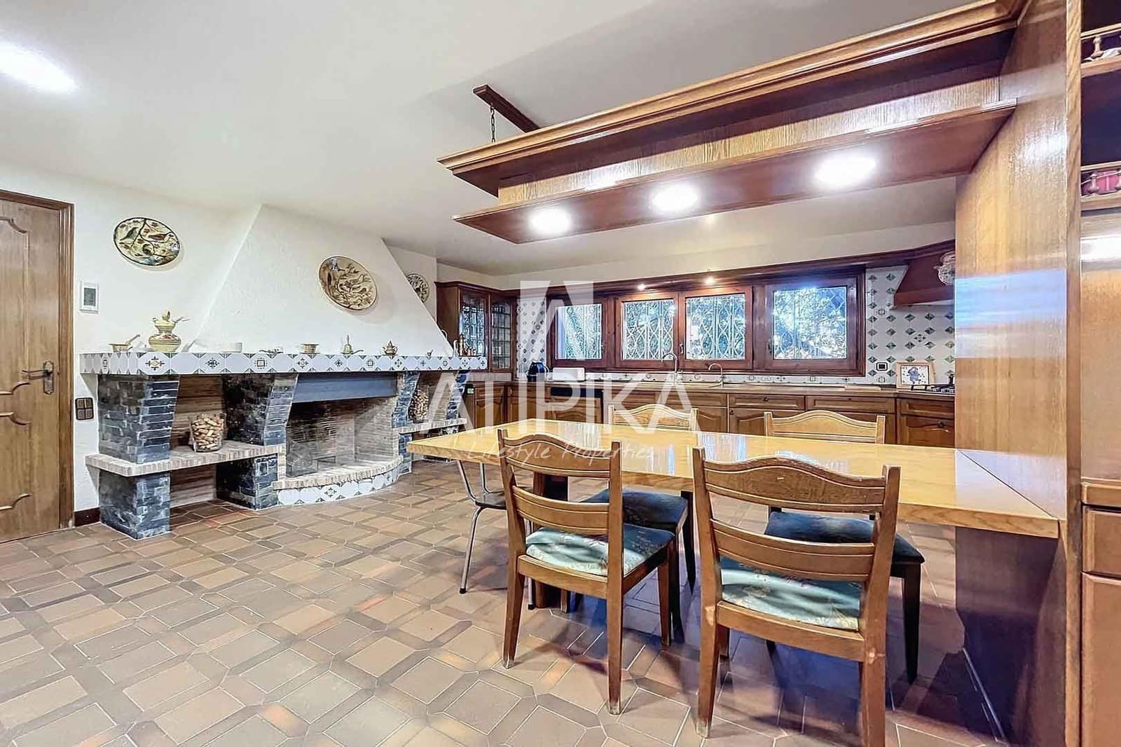 7 makuuhuone Huvila vuokrattavana paikassa Gava mukana uima-altaan - 6 000 € (Ref: 8721691)