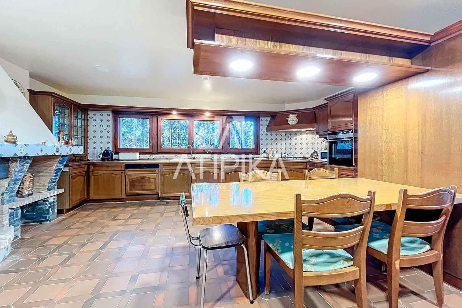 7 makuuhuone Huvila vuokrattavana paikassa Gava mukana uima-altaan - 6 000 € (Ref: 8721691)