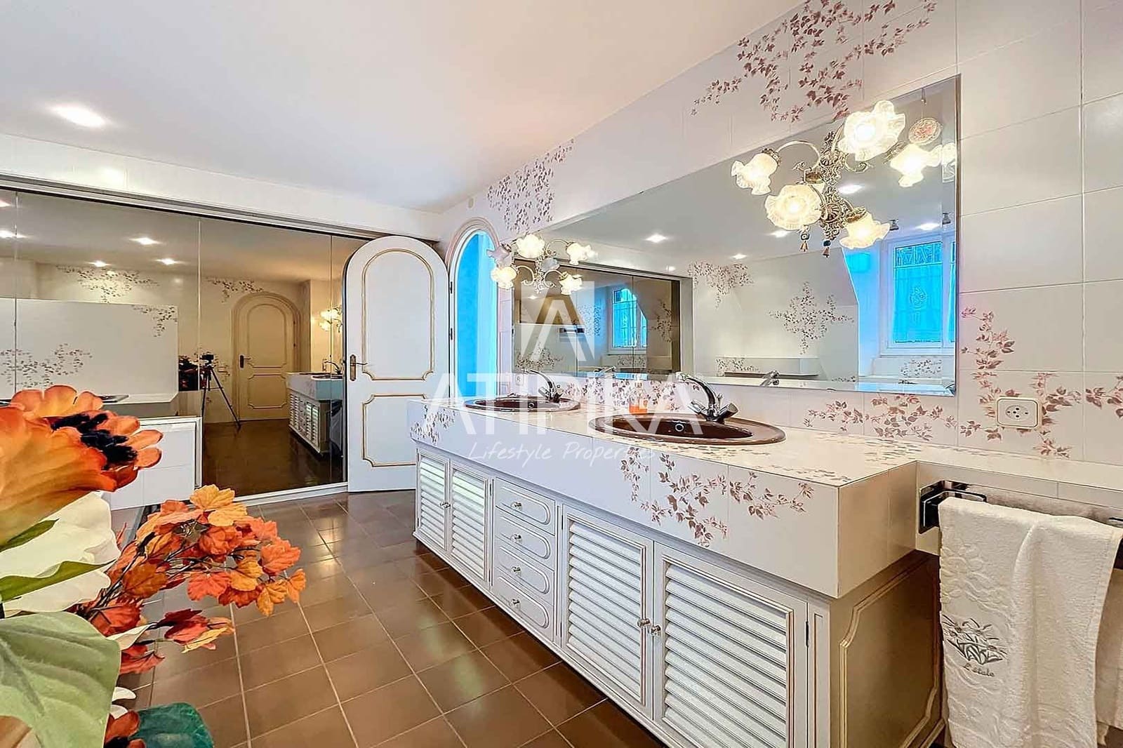 7 makuuhuone Huvila vuokrattavana paikassa Gava mukana uima-altaan - 6 000 € (Ref: 8721691)