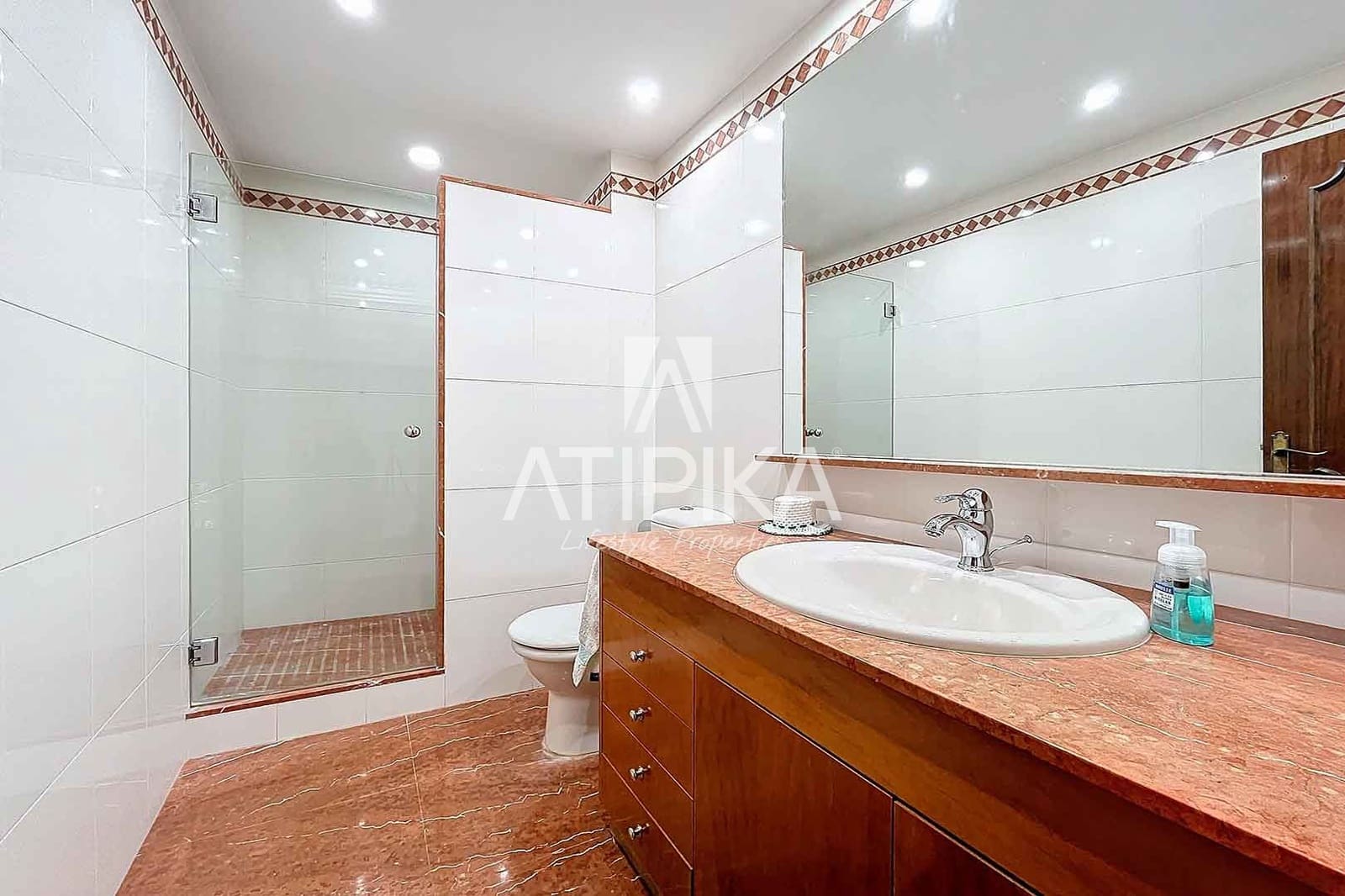 7 makuuhuone Huvila vuokrattavana paikassa Gava mukana uima-altaan - 6 000 € (Ref: 8721691)