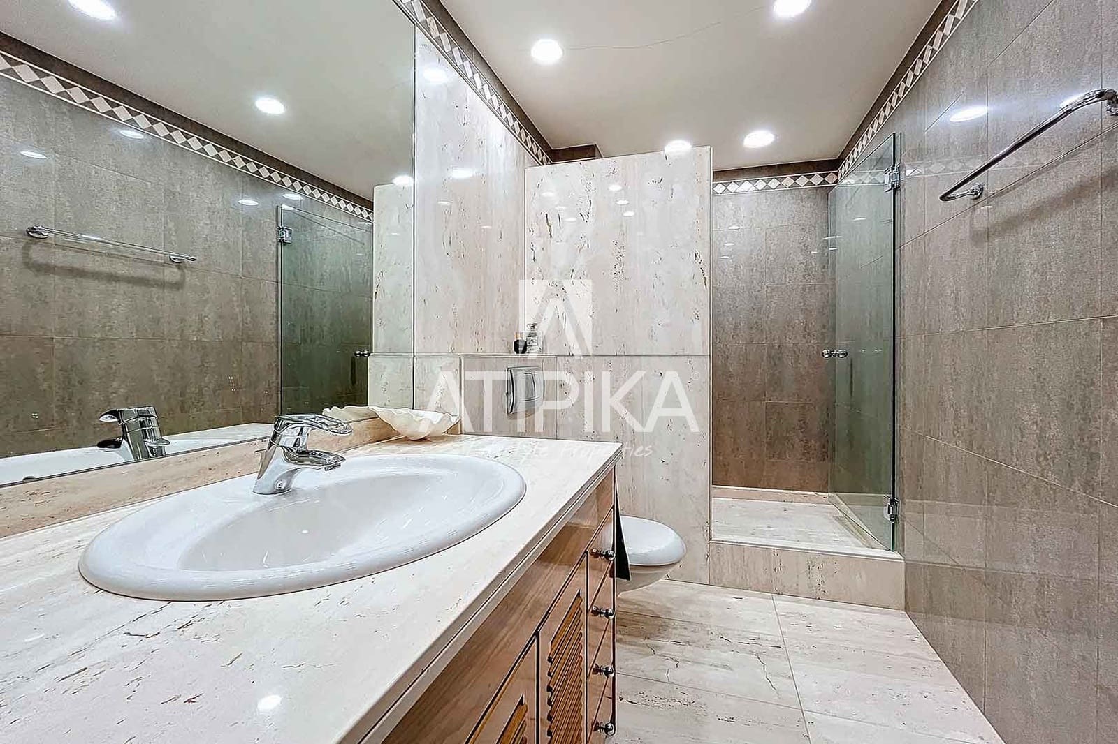 7 makuuhuone Huvila vuokrattavana paikassa Gava mukana uima-altaan - 6 000 € (Ref: 8721691)