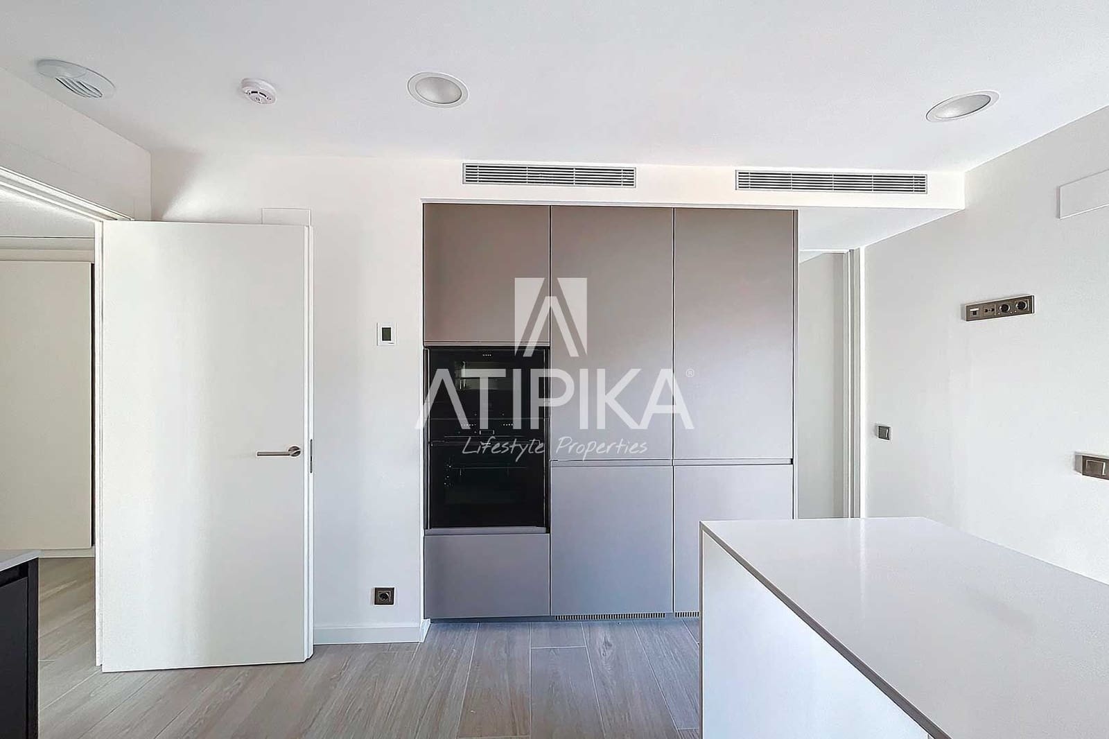 4 soverom Penthouse til salgs i Esplugues de Llobregat med svømmebasseng - € 2 211 000 (Ref: 8755116)