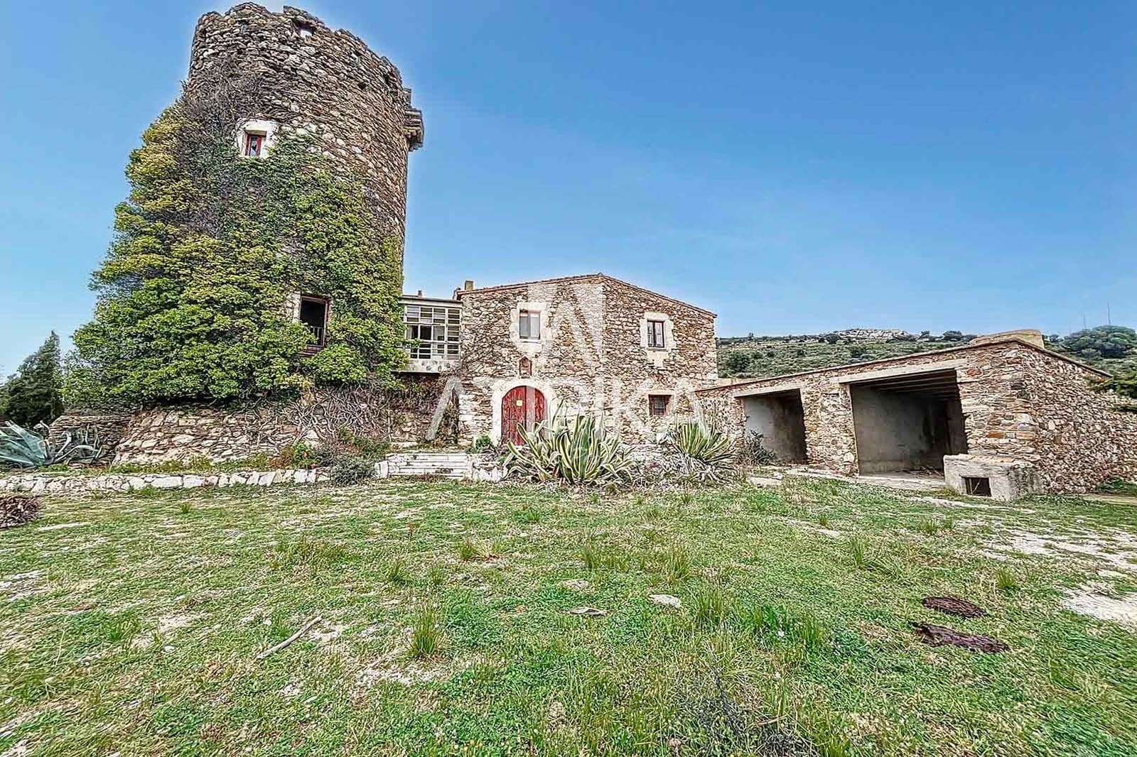 10 bedroom Apartment for sale in Roses - € 2,350,000 (Ref: 8864254)