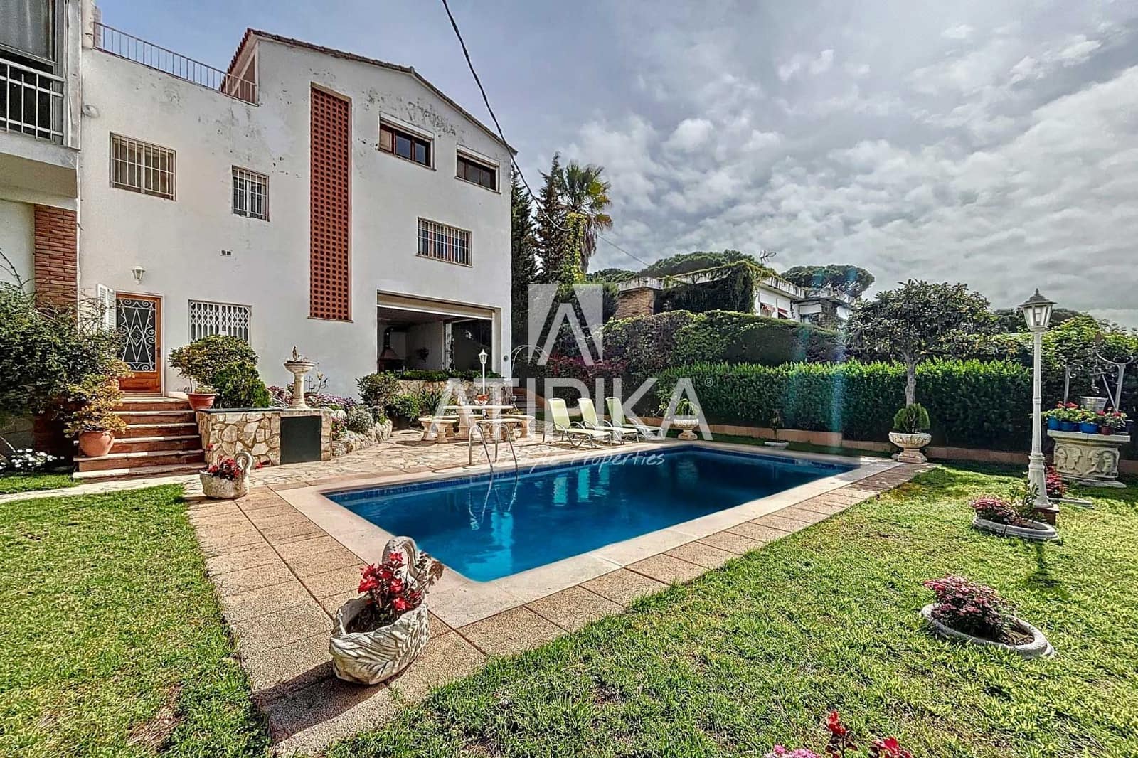 6 soveværelse Villa til salg i Premia de Dalt med swimmingpool - € 890.000 (Ref: 8923393)