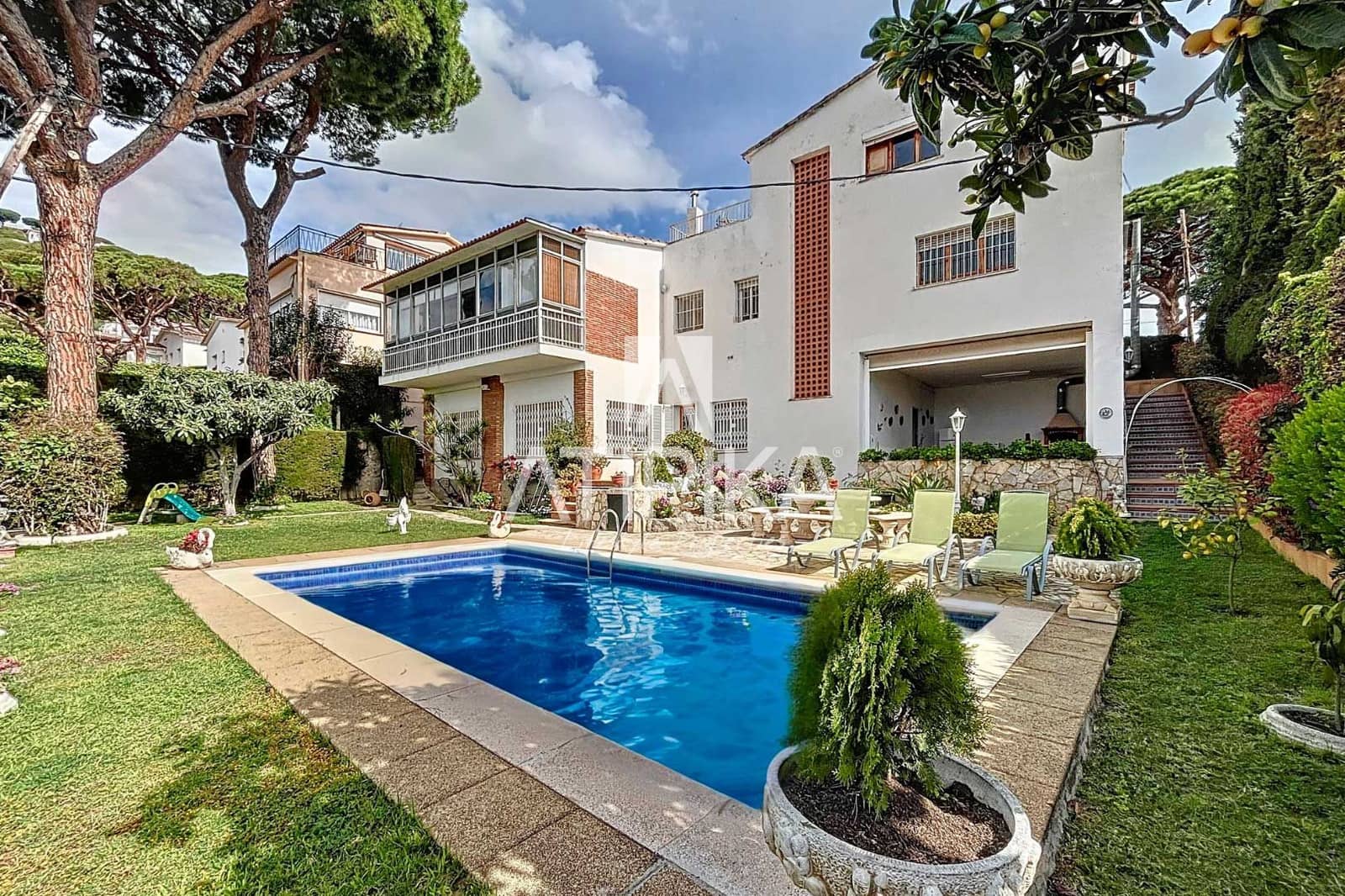 6 soveværelse Villa til salg i Premia de Dalt med swimmingpool - € 890.000 (Ref: 8923393)