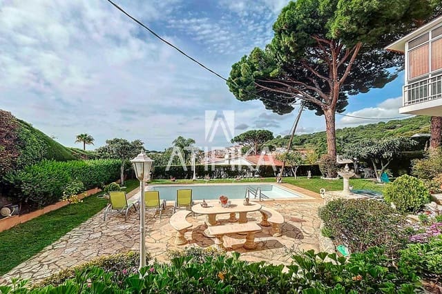 6 bedroom Villa for sale in Premià de Dalt with pool - € 890,000 (Ref: 8923393)