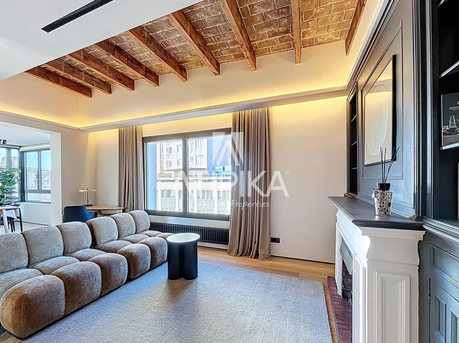 4 bedroom Apartment for sale in Barcelona city - € 2,500,000 (Ref: 8971791)