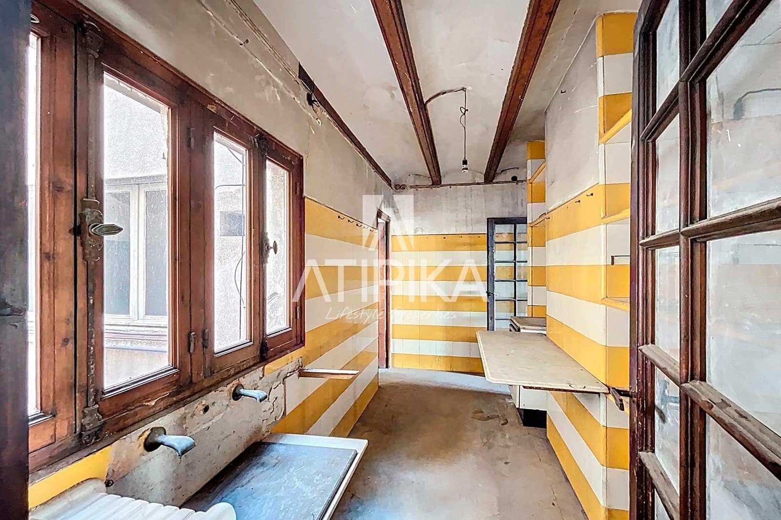 5 bedroom Apartment for sale in Barcelona city - € 2,100,000 (Ref: 8978365)