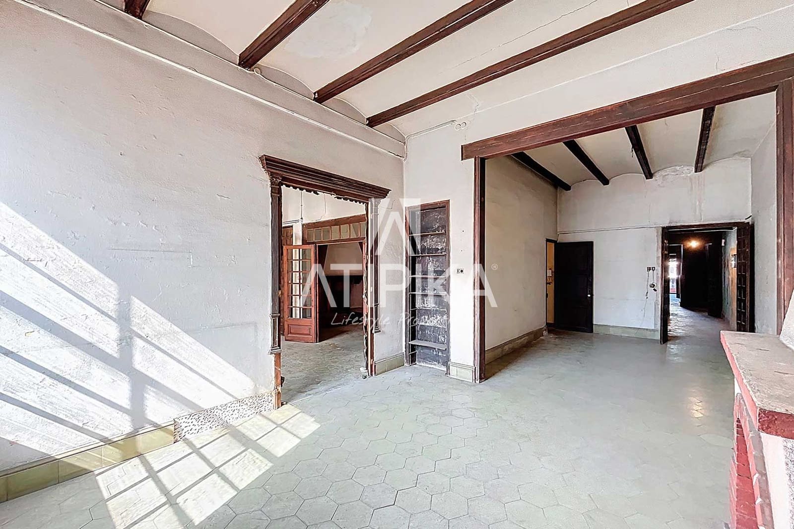 5 bedroom Apartment for sale in Barcelona city - € 2,100,000 (Ref: 8978365)