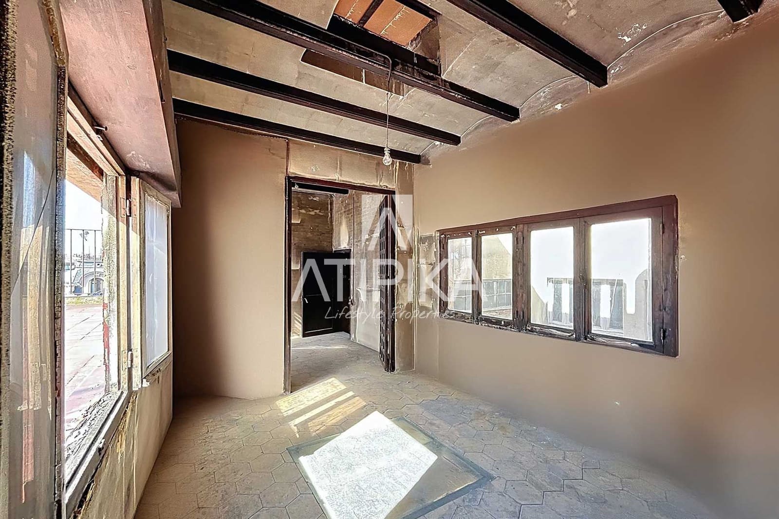 5 bedroom Apartment for sale in Barcelona city - € 2,100,000 (Ref: 8978365)